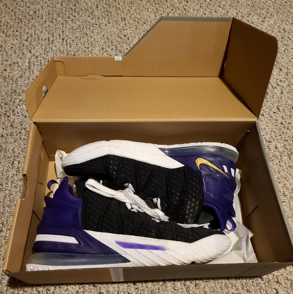 Lebron 18 - Picture 3 of 4